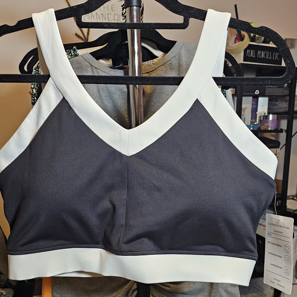 3 For $30🌼🌼 Women's Black and White Sports Bra